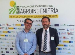 Miguel Mora con el director de la EPSO, Ricardo Abadía, durante el VIII Congreso de Agroingeniería. 